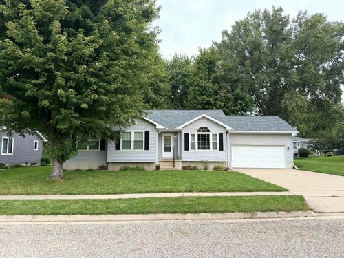 520 Donna St, Denver, IA, 50622-9599 | Card Image
