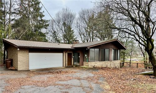 2898 Canton Rd, Uniontown, OH, 44685-7106 | Card Image