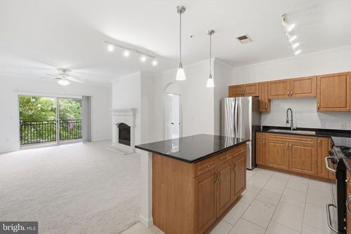 201-12933 Centre Park Cir, HERNDON, VA, 20171-5859 | Card Image