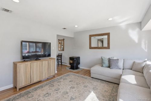 9 Fox Ln, Shoreham, NY, 11786-2230 | Card Image