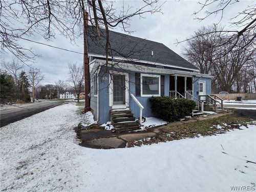 38 N Main St, Middleport, NY, 14105-1024 | Card Image