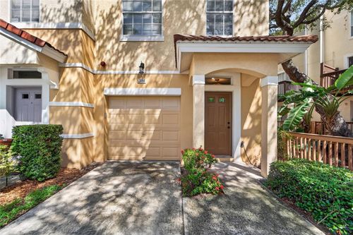 3186 Bayshore Oaks Dr, TAMPA, FL, 33611-4472 | Card Image