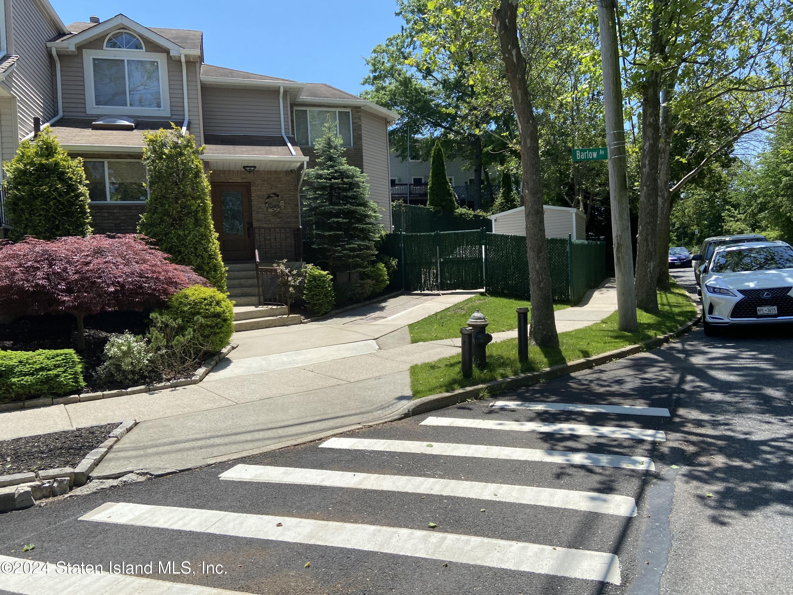 Barlow Ave, Staten Island, NY 10312