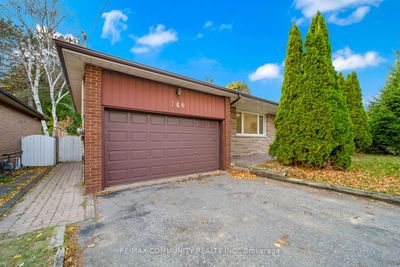 740 Meadowvale Rd, House other with 3 bedrooms, 3 bathrooms and 8 parking in Scarborough ON | Image 3