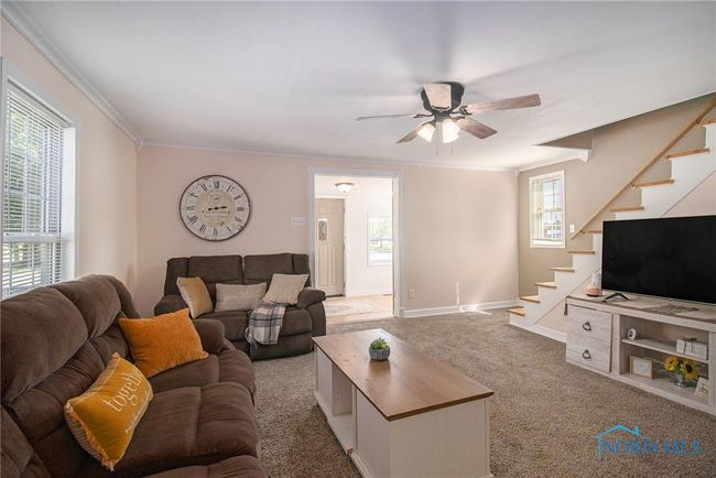 The space offers a warm and comfortable atmosphere—perfect for relaxing, entertaining guests, or cozying up with a good book. Its neutral tones and open feel make it easy to personalize and make your own. | Image 9