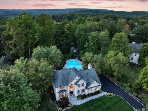 44 Greenwich Ave, Central Valley, NY, 10917-3718 | Card Image
