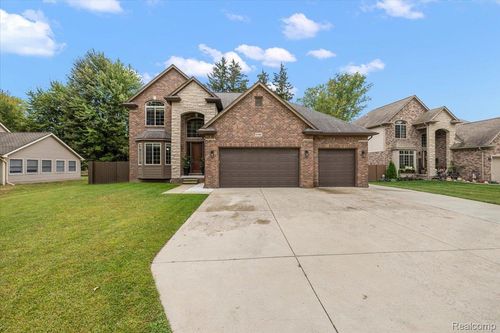47460 Sugarbush Rd, Chesterfield, MI, 48047-5159 | Card Image