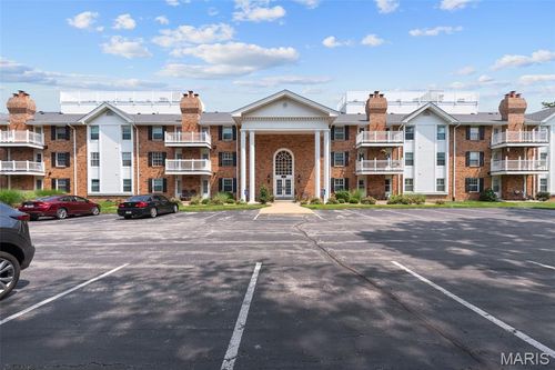 apt-301-312 Clayton Crossing Dr, Ellisville, MO, 63011-2269 | Card Image