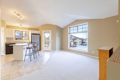 201-7 Everridge Square Sw, Calgary, AB, T2Y5J5 | Card Image