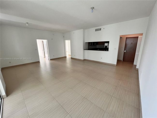 APT-3921 - 31 Se 5 Th St, Condo with 3 bedrooms, 3 bathrooms and null parking in Miami FL | Image 7