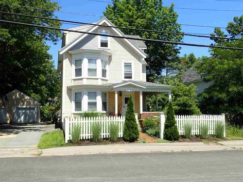 69 Winter St, Exeter, NH, 03833-2055 | Card Image