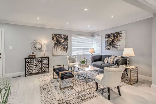 main-254 Andrew Street, Newmarket, ON, L3Y1H2 | Card Image