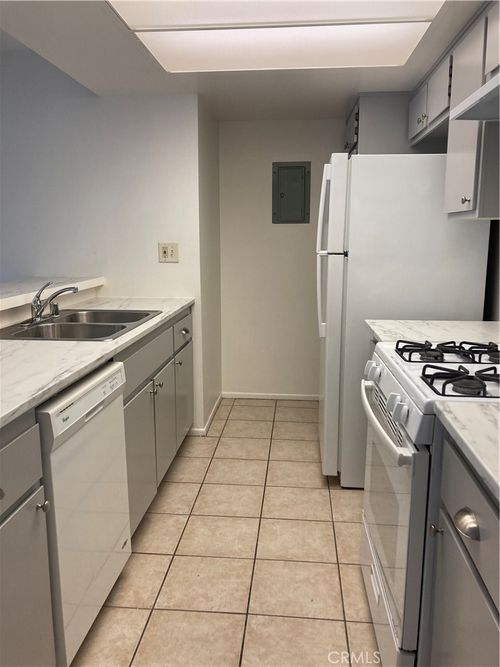 111-8505 Columbus Ave, North Hills, CA, 91343-6611 | Card Image