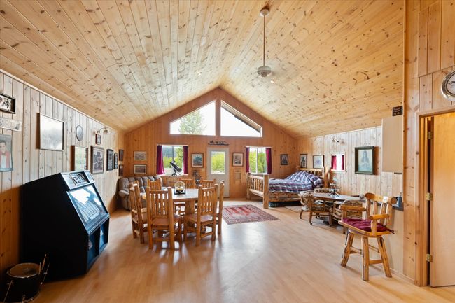 Interior Guest Cabin #3/ Saloon | Image 50