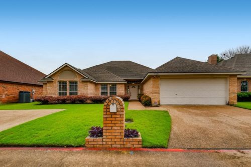 5930 River Bend Dr, Benbrook, TX, 76132-2738 | Card Image