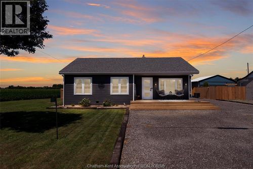 22417 Creek Rd, House with 3 bedrooms, 2 bathrooms and null parking in Chatham ON | Card Image