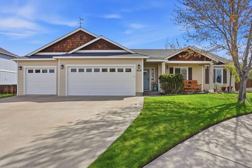 429 Ne Petal Ct, Madras, OR, 97741-1308 | Card Image