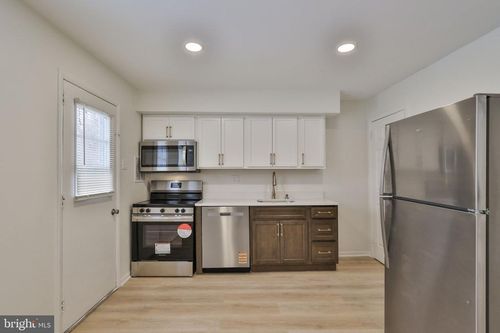 b2-305 S Warminster Rd, HATBORO, PA, 19040-3548 | Card Image