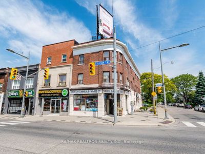 1038 St Clair Ave W, Home with 9 bedrooms, 4 bathrooms and 1 parking in Toronto ON | Image 2