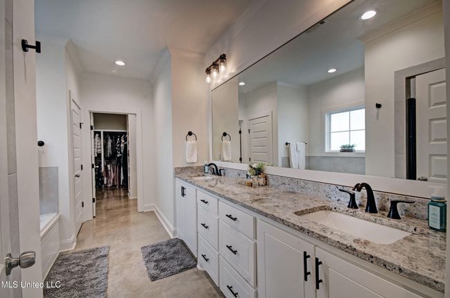 Primary bath | Image 17