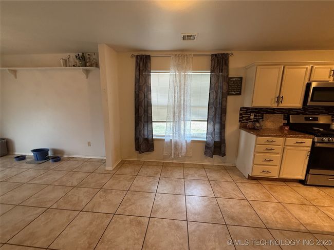 2015 Harriman Cir, House other with 4 bedrooms, 2 bathrooms and null parking in Bartlesville OK | Image 15