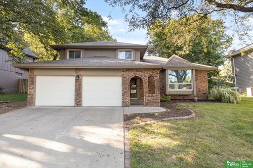 910 Wolf Ln, Bellevue, NE, 68005-4443 | Card Image