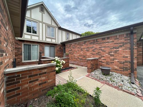 49283 Ashley Ct, Shelby Township, MI, 48315-3907 | Card Image