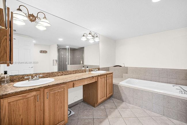APT-703 - 1501 E Broward Blvd, Condo with 3 bedrooms, 2 bathrooms and null parking in Fort Lauderdale FL | Image 13