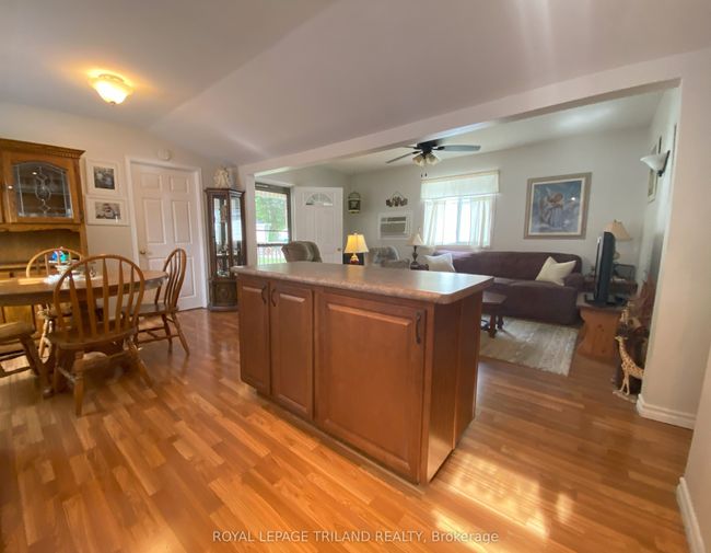 2 - 9951 Northville Cres, Home with 2 bedrooms, 1 bathrooms and 2 parking in Thedford ON | Image 10