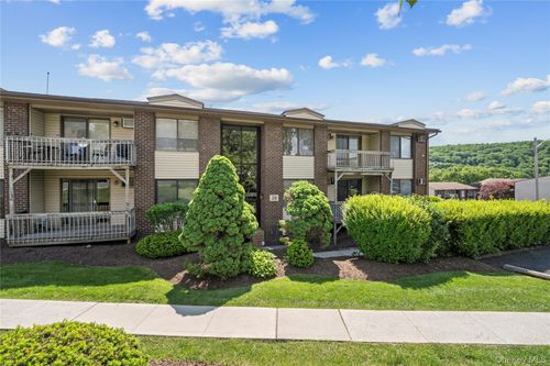284 Country Club Ln, Pomona, NY, 10970-2521 | Card Image