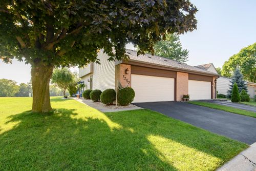 7252 S Delaine Dr, Oak Creek, WI, 53154-2410 | Card Image