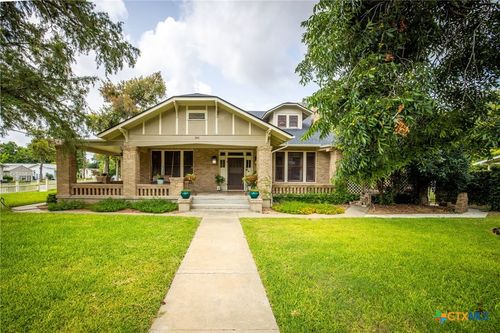 390 S Guenther Ave, New Braunfels, TX, 78130-5673 | Card Image