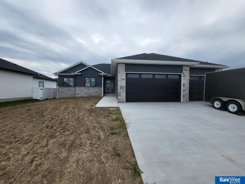 9421 Dalton Dr, Lincoln, NE, 68516-5688 | Card Image