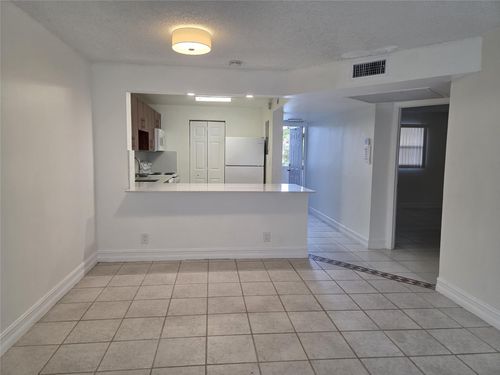 apt-105-8040 Colony Cir N, Tamarac, FL, 33321-8339 | Card Image