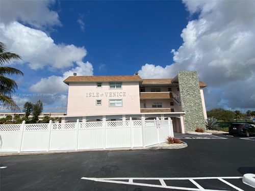 apt-307-2775 Taft St, Hollywood, FL, 33020-2915 | Card Image