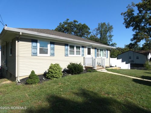 352 Surf Ave, Beachwood, NJ, 08722-2713 | Card Image