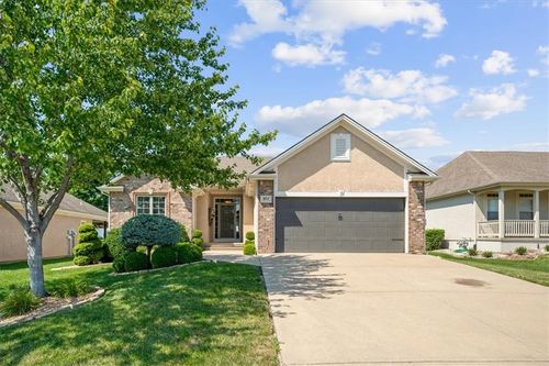 804 Nw Cedar Ln, Grain Valley, MO, 64029-8461 | Card Image