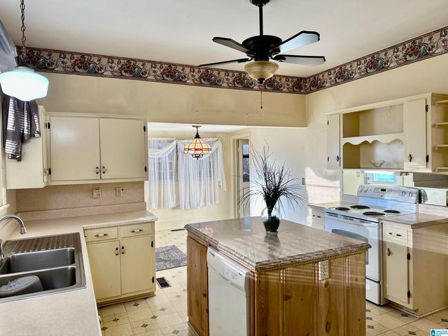 401 8 Th St Sw, House other with 4 bedrooms, 2 bathrooms and null parking in Cullman AL | Image 17