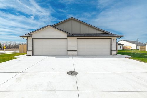 479 E Harper St, Valley Center, KS, 67147-8948 | Card Image