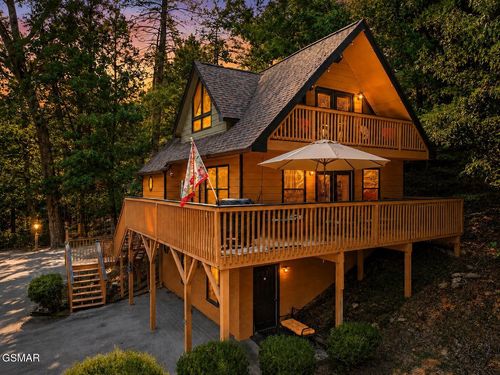 318 Greenwood Way, Pigeon Forge, TN, 37863-6206 | Card Image