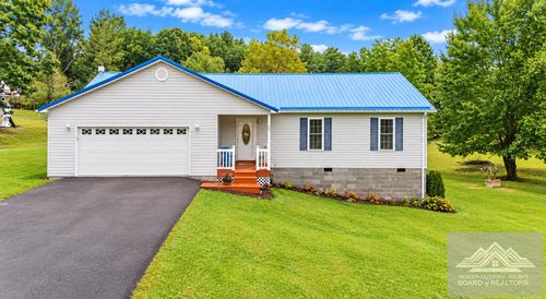 99 Twin Oakes Dr, Peterstown, WV, 24963-9833 | Card Image