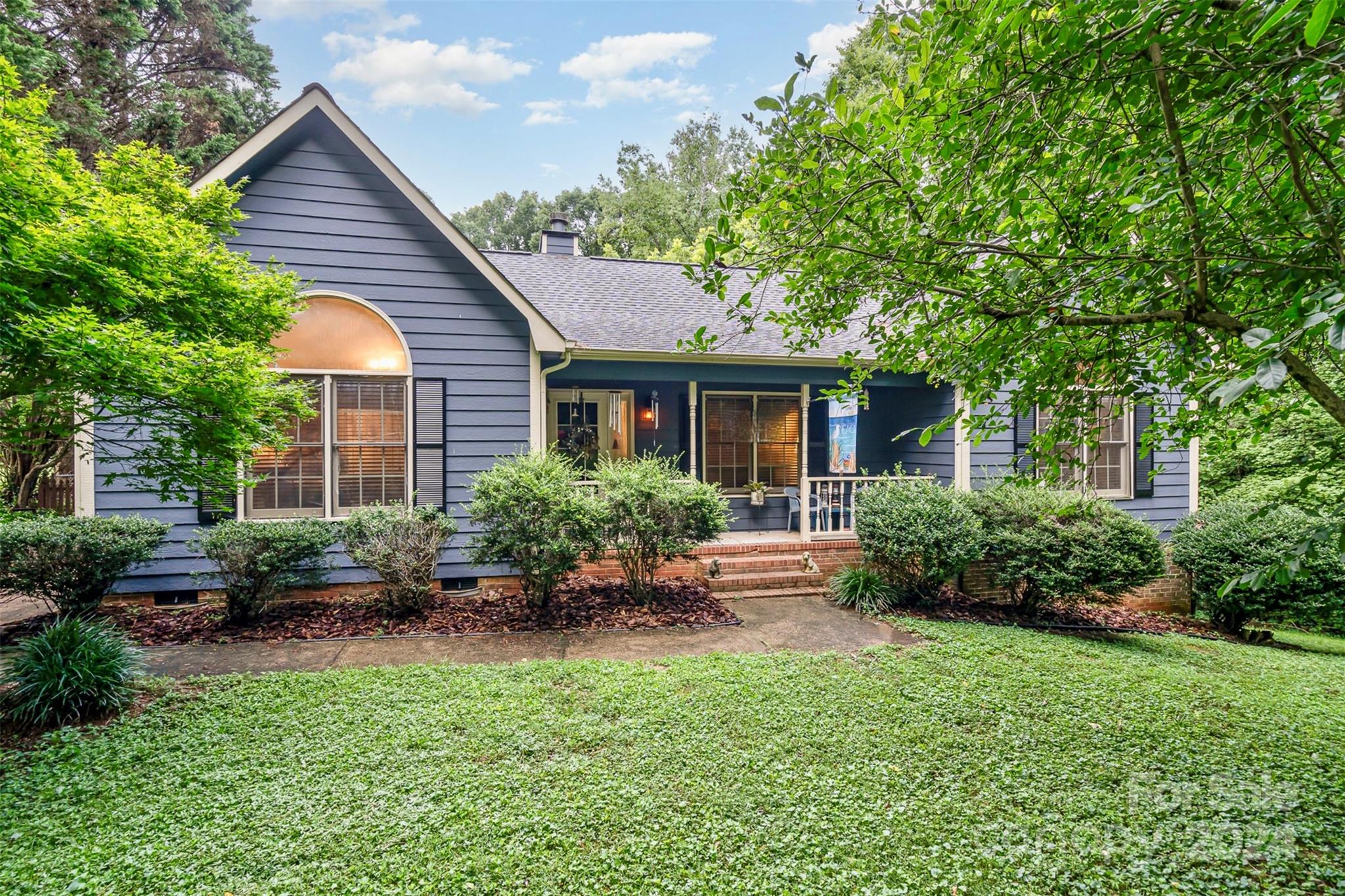 Colonial Dr, Belmont, NC 28012