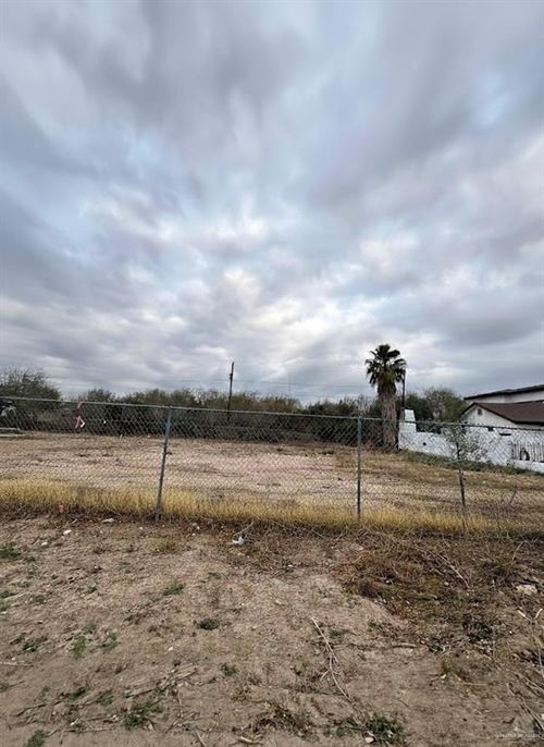 6824 E 11th St, Rio Grande City, TX, 78582 | Card Image