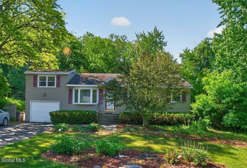 9 Chesebro Drive, Colonie, NY, 12309 | Card Image