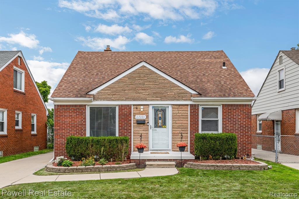 Leroy St, Roseville, MI 48066