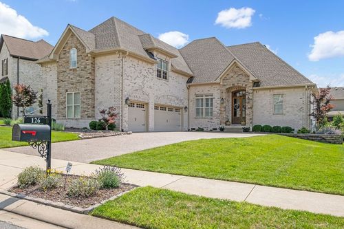 126 Thornwood Pl, Hendersonville, TN, 37075-4631 | Card Image