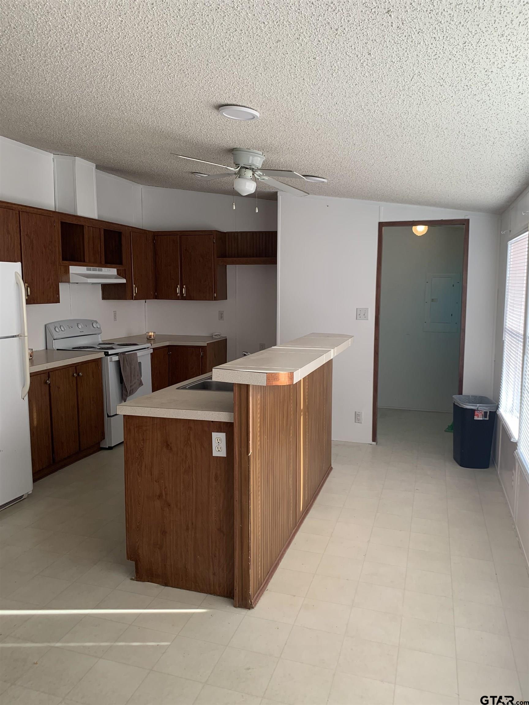 Residential Lease in Lindale 5