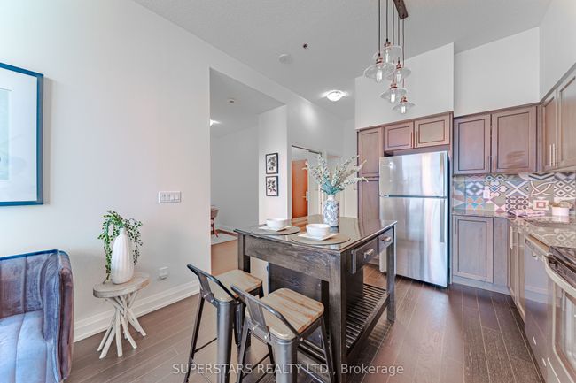 8 - 65 Speers Rd, Condo with 2 bedrooms, 1 bathrooms and null parking in Oakville ON | Image 9