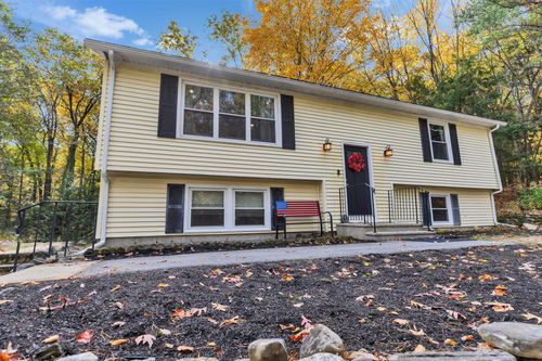 40 Heath Street, Newton, NH, 03858 | Card Image