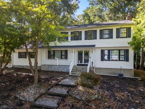 34 Brookside Cir, Marlboro, NJ, 07746-1603 | Card Image